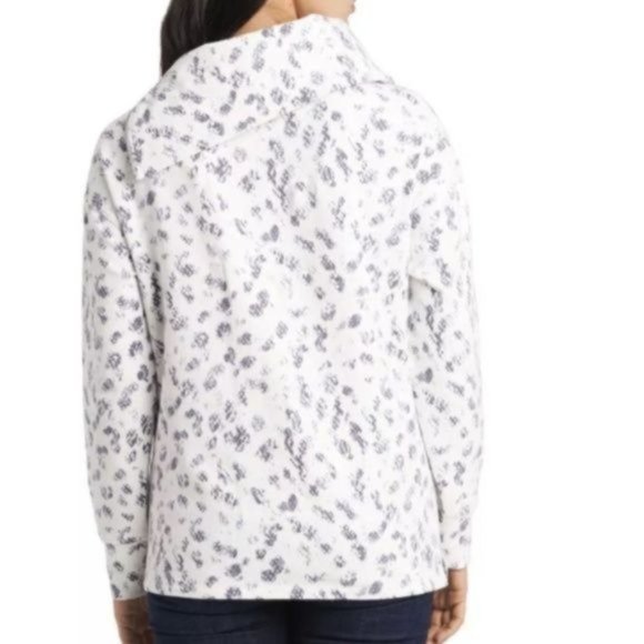 NWT Vince Camuto Snake Silhouettes Top-Size Small - Picture 3 of 7